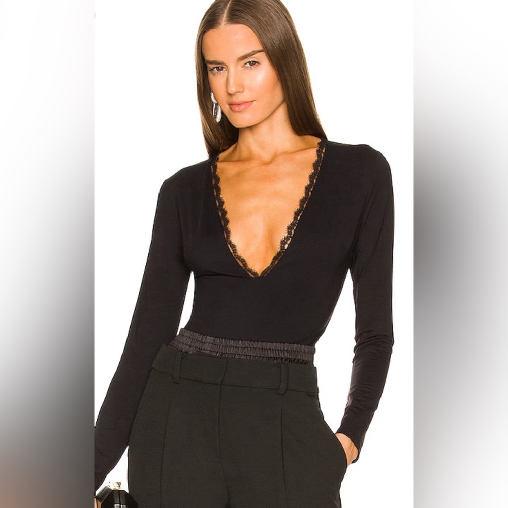 NET Margo Lace long Sleeve Bodysuit in Black
fleur du mal SIZE MEDIUM